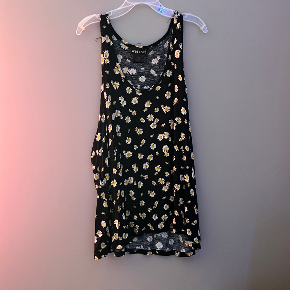 flowy tank top size large black with yellow flowers